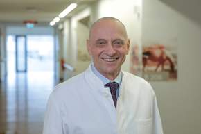 Chefarzt der Klinik für Konservative Orthopädie und Schmerztherapie Dr. Dirk Mertens